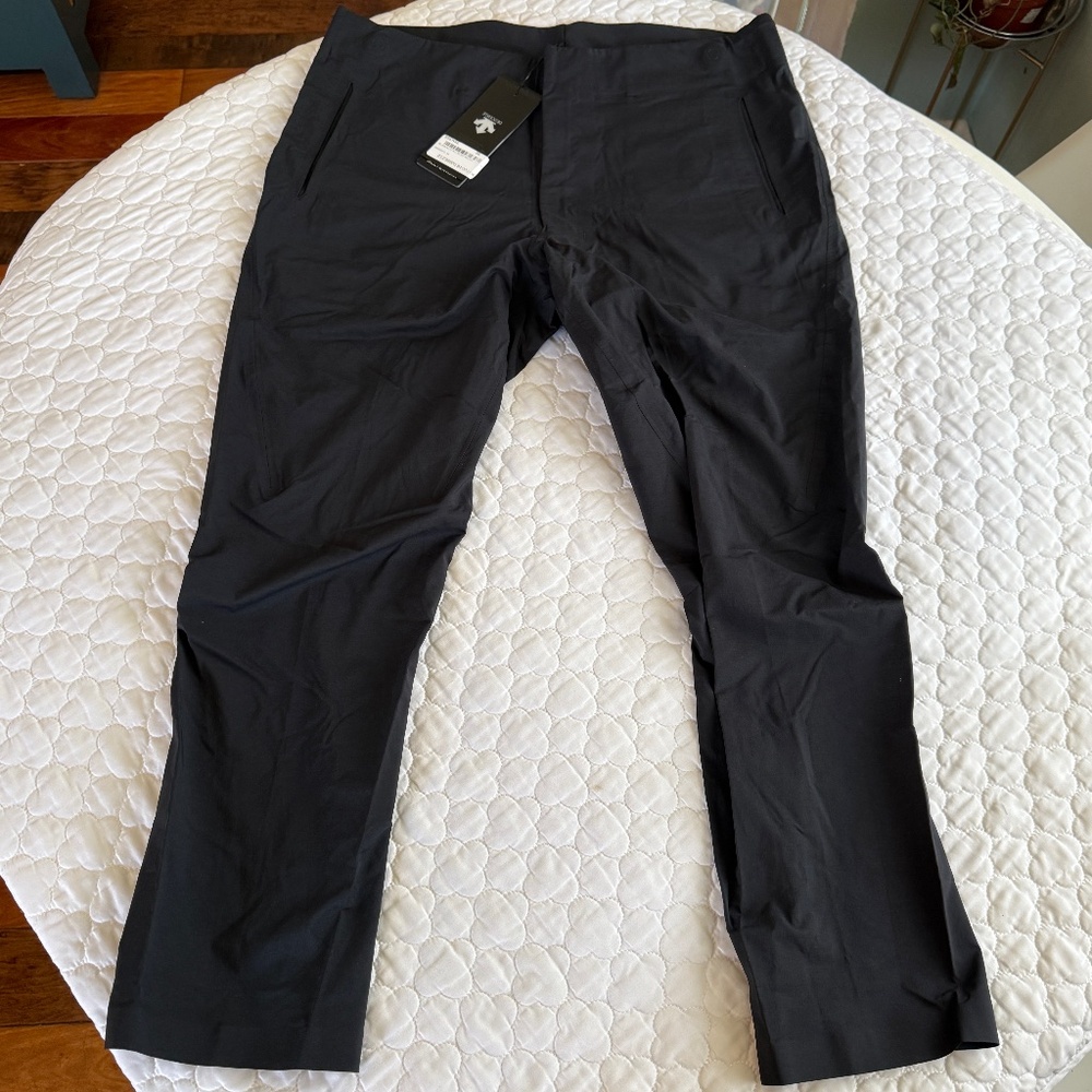 NWT! Descente Allterrain Relaxed Fit Tapered Tech Pants Taped Seams M-36‎